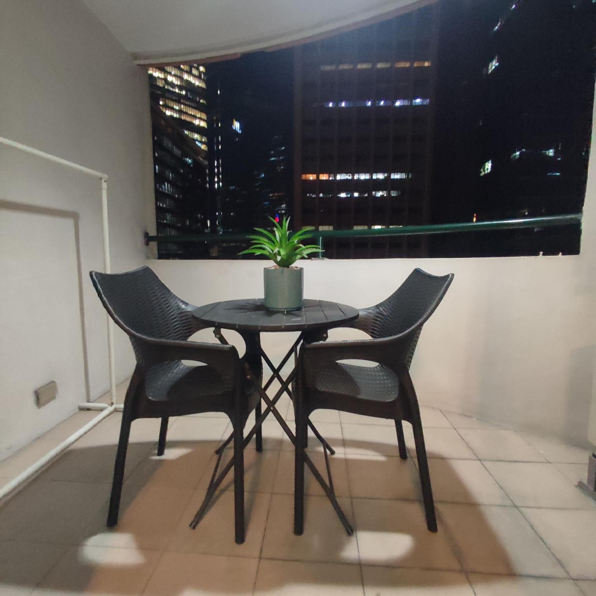 Luxury Spacious 2Br In Salcedo Village Manilla Buitenkant foto