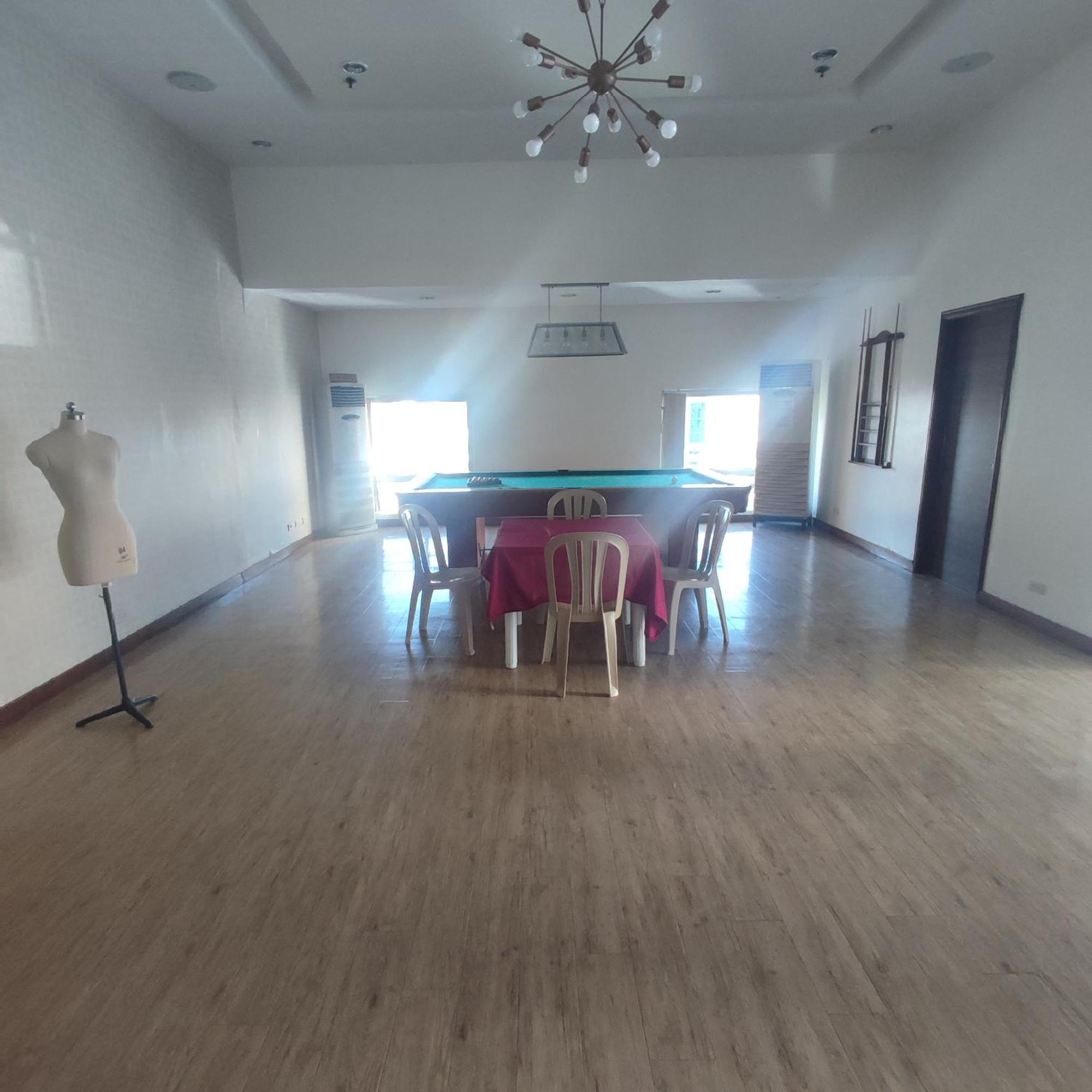 Luxury Spacious 2Br In Salcedo Village Manilla Buitenkant foto