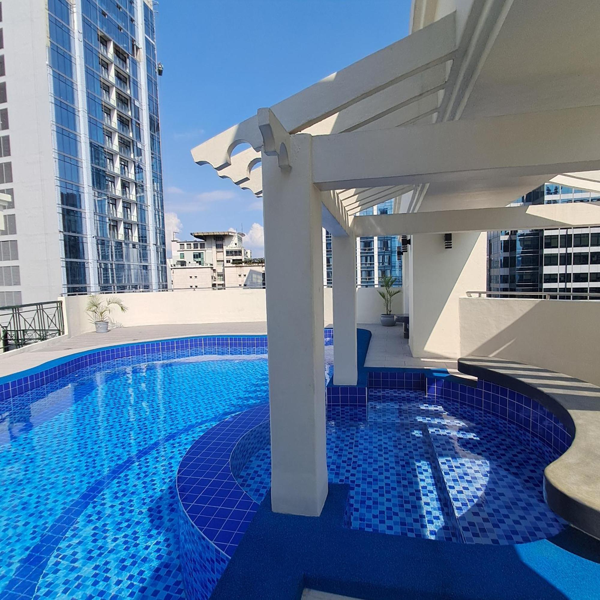 Luxury Spacious 2Br In Salcedo Village Manilla Buitenkant foto